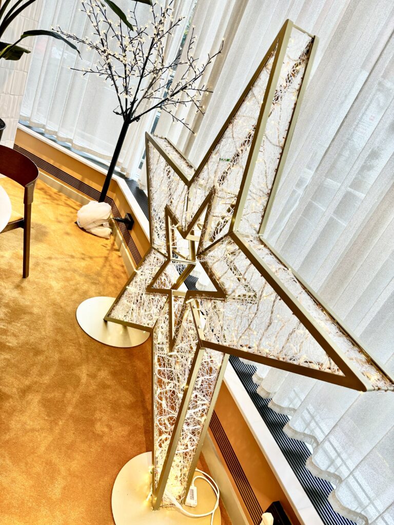 1.8m tall gaint lit starts